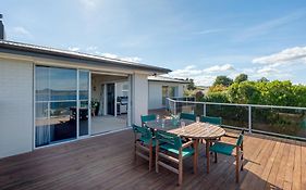 Lofty Lakeviews - Acacia Bay Holiday Home