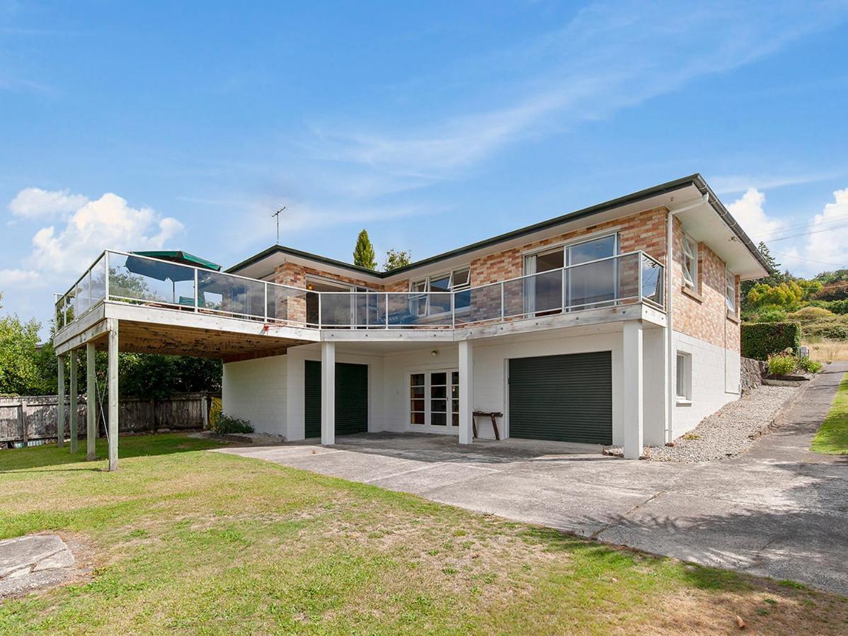 Lofty Lakeviews - Acacia Bay Holiday Home Taupo Exterior photo
